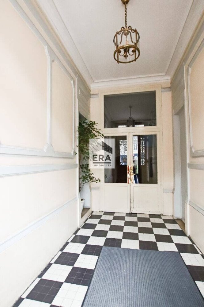 1 bedroom Apartment in Paris, France No. 176848