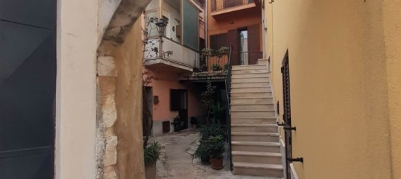 Дом с 6 комнатами в Ферла, Италия № 224082 13