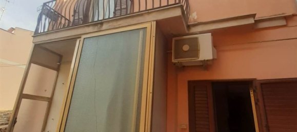 Дом с 6 комнатами в Ферла, Италия № 224082 2