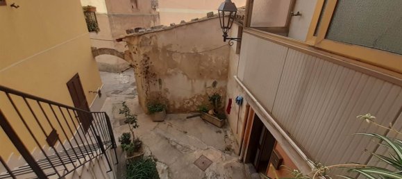 Дом с 6 комнатами в Ферла, Италия № 224082 4