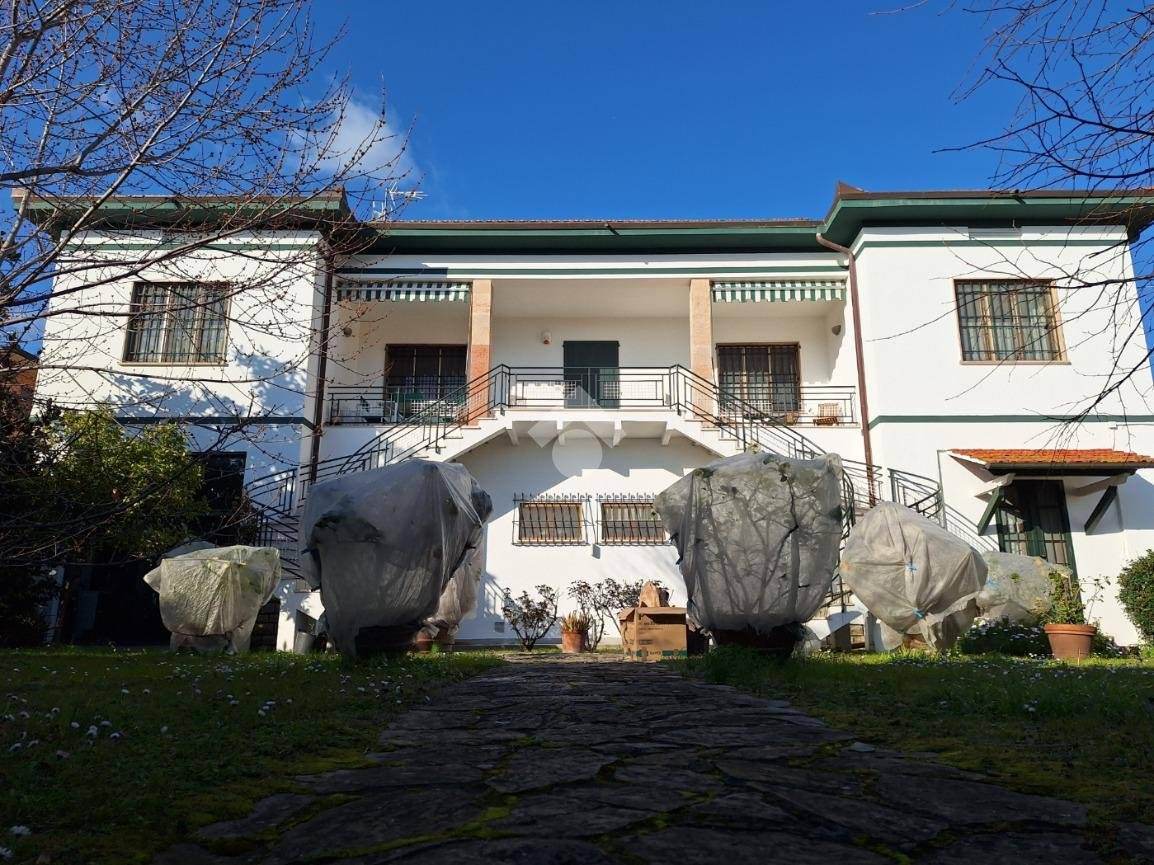 4 bedrooms Villa in Vecchiano, Italy No. 186165