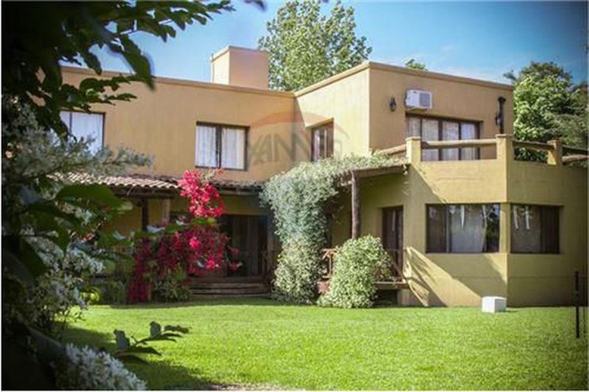 4 bedrooms House in San Miguel, Argentina No. 4843