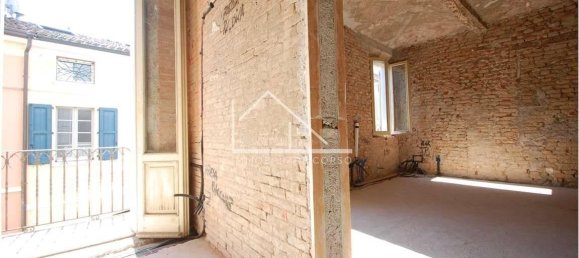 9 rooms House in Correggio, Italy No. 65075 10