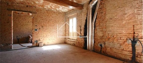 9 rooms House in Correggio, Italy No. 65075 19