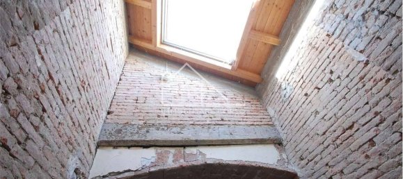 9 rooms House in Correggio, Italy No. 65075 22