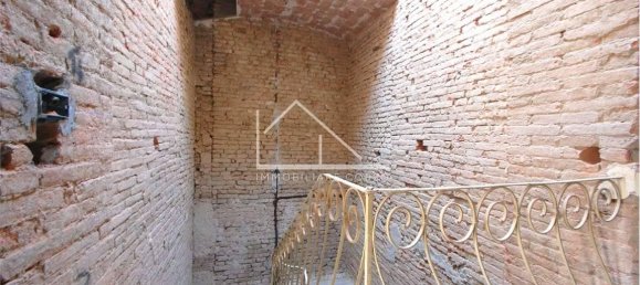 9 rooms House in Correggio, Italy No. 65075 20