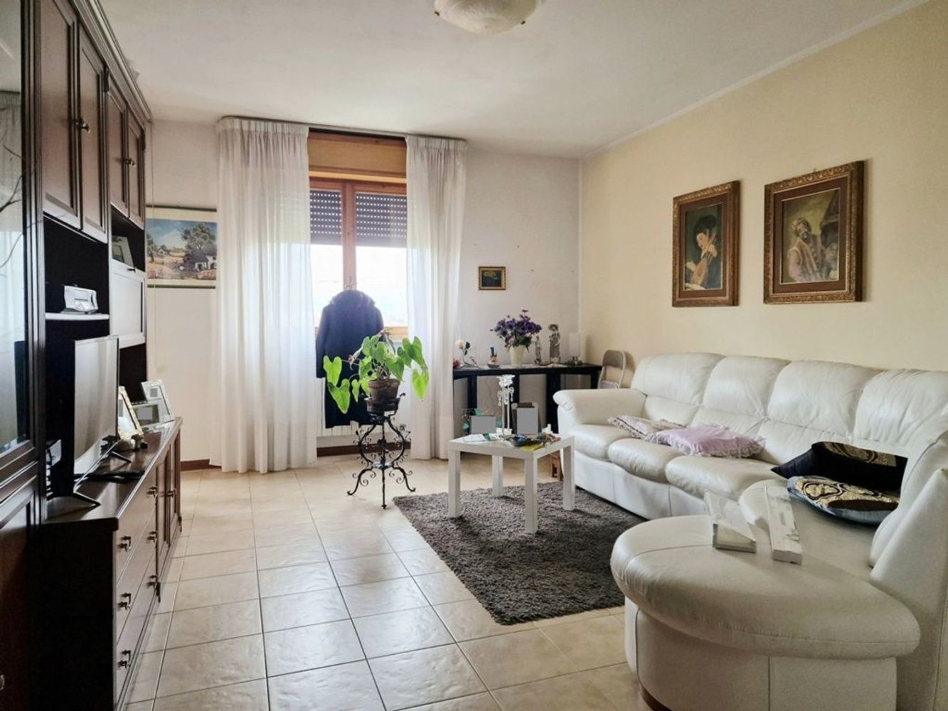 4-salle Appartement à Massa, Italy No. 73172