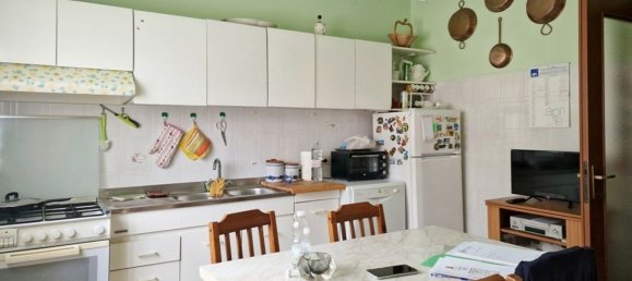 4-salle Appartement à Massa, Italy No. 73172 5