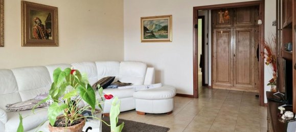 4-salle Appartement à Massa, Italy No. 73172 2