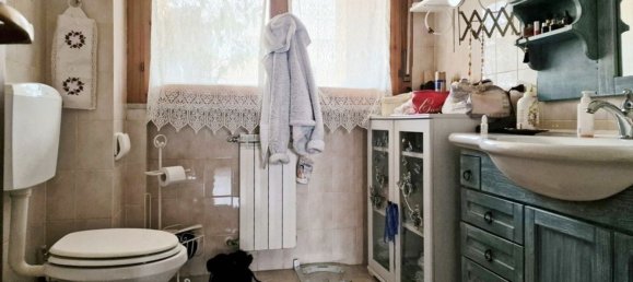 4-salle Appartement à Massa, Italy No. 73172 10