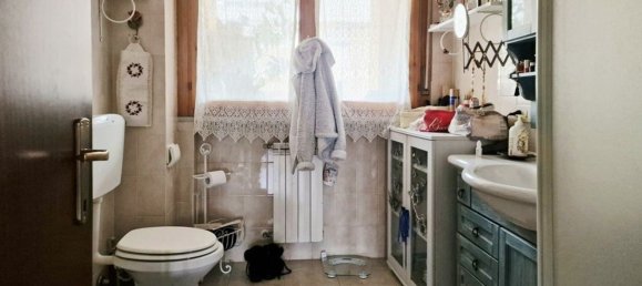 4-salle Appartement à Massa, Italy No. 73172 9