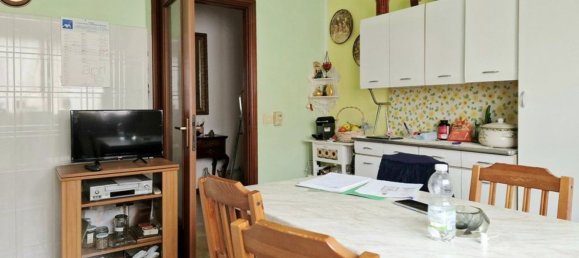 4-salle Appartement à Massa, Italy No. 73172 6