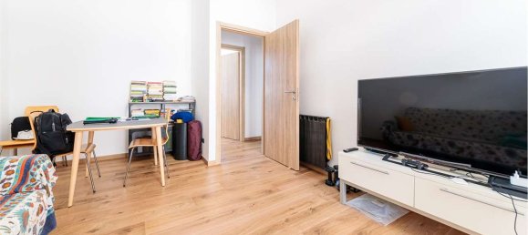 2 Schlafzimmer Wohnung in Varese, Italy, Nr. 375814 2