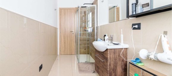 2 Schlafzimmer Wohnung in Varese, Italy, Nr. 375814 16