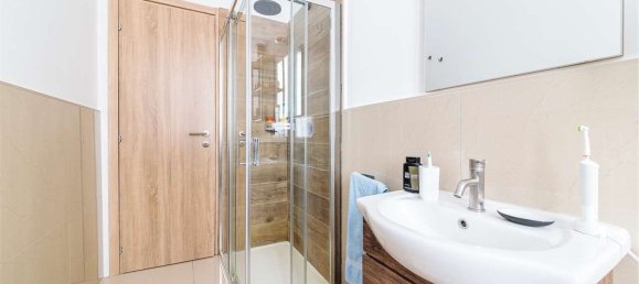 2 Schlafzimmer Wohnung in Varese, Italy, Nr. 375814 17