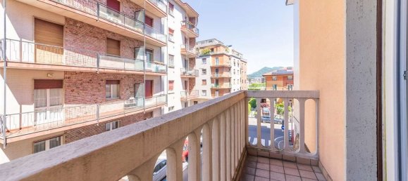 2 Schlafzimmer Wohnung in Varese, Italy, Nr. 375814 5