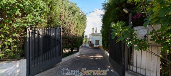 Вилла с 4 комнатами в Parabita, Италия № 230357 2