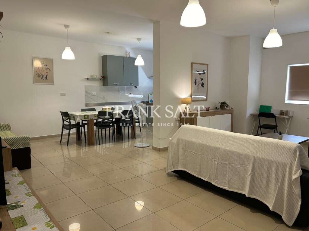 3 bedrooms Maisonette in Paola, Malta No. 8199