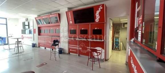 70m² Commercial property in Gravina di Catania, Italy No. 83580 5