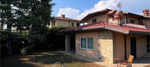5 bedrooms Villa in Albano Sant'Alessandro, Italy No. 62330 2