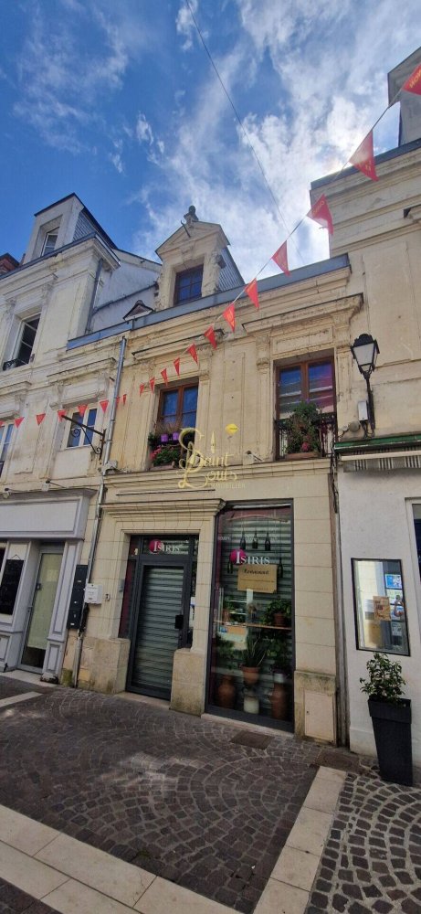 Edificio en Chinon, France 160 m² No. 53352