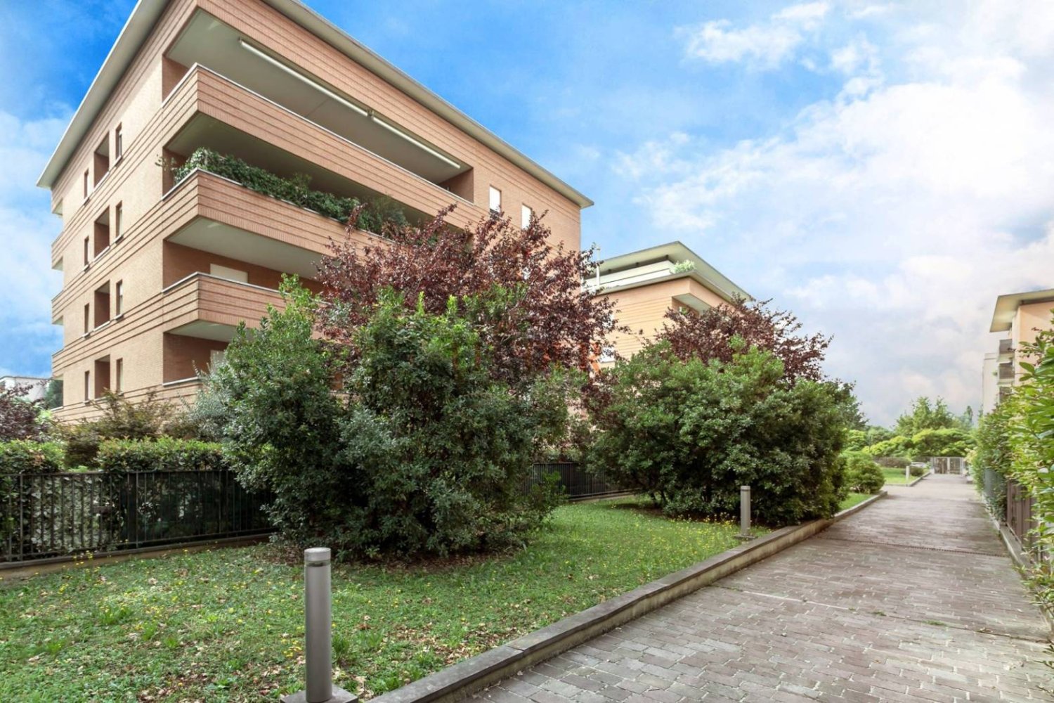 2 bedrooms Apartment in Bergamo, Italy No. 369899