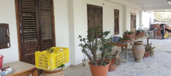 Вилла с 3 комнатами в Монреале, Италия № 256303 10