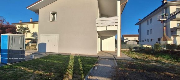 5 rooms House in Campodoro, Italy No. 62015 13