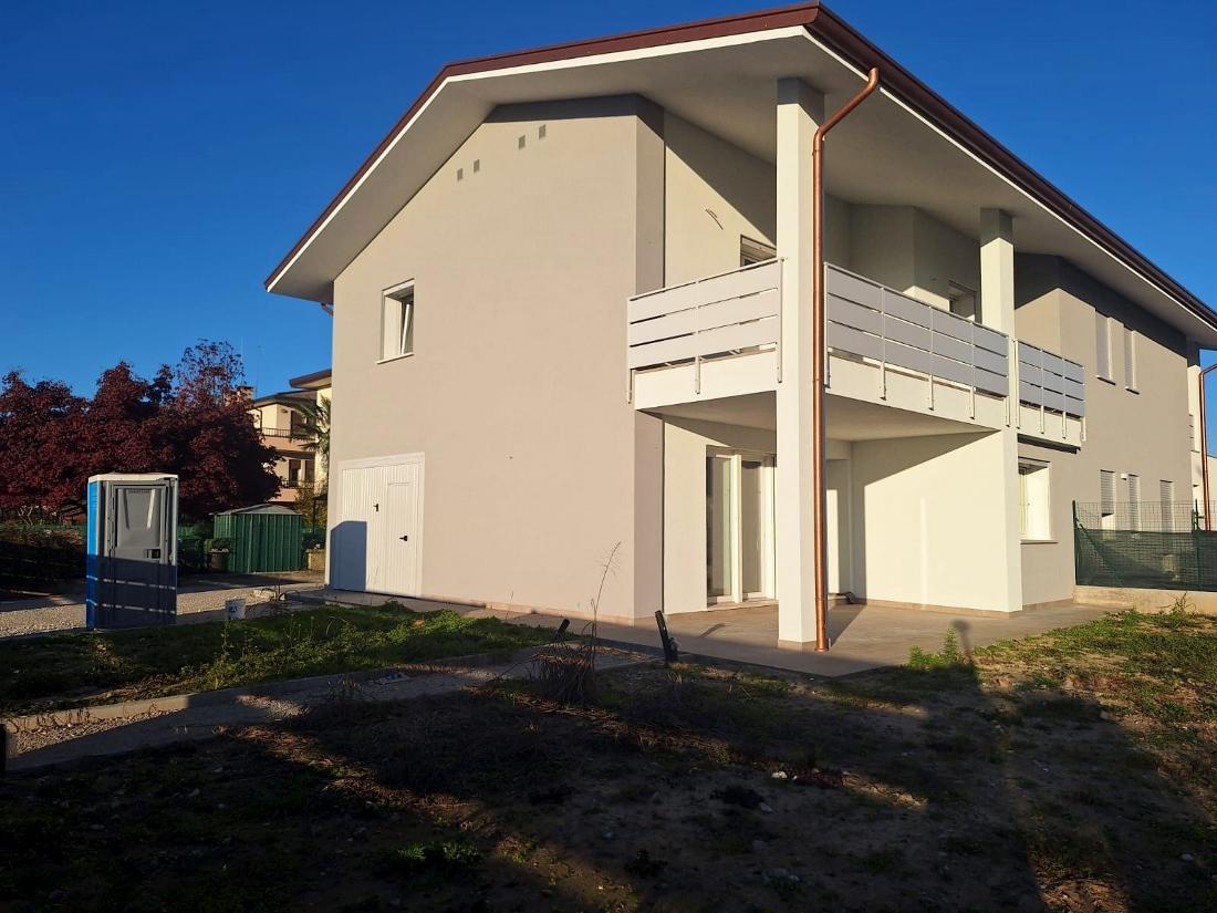 5 rooms House in Campodoro, Italy No. 62015