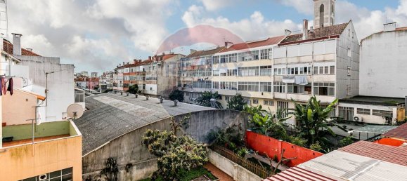 Edificio en Amadora, Portugal 274 m² No. 75629 2