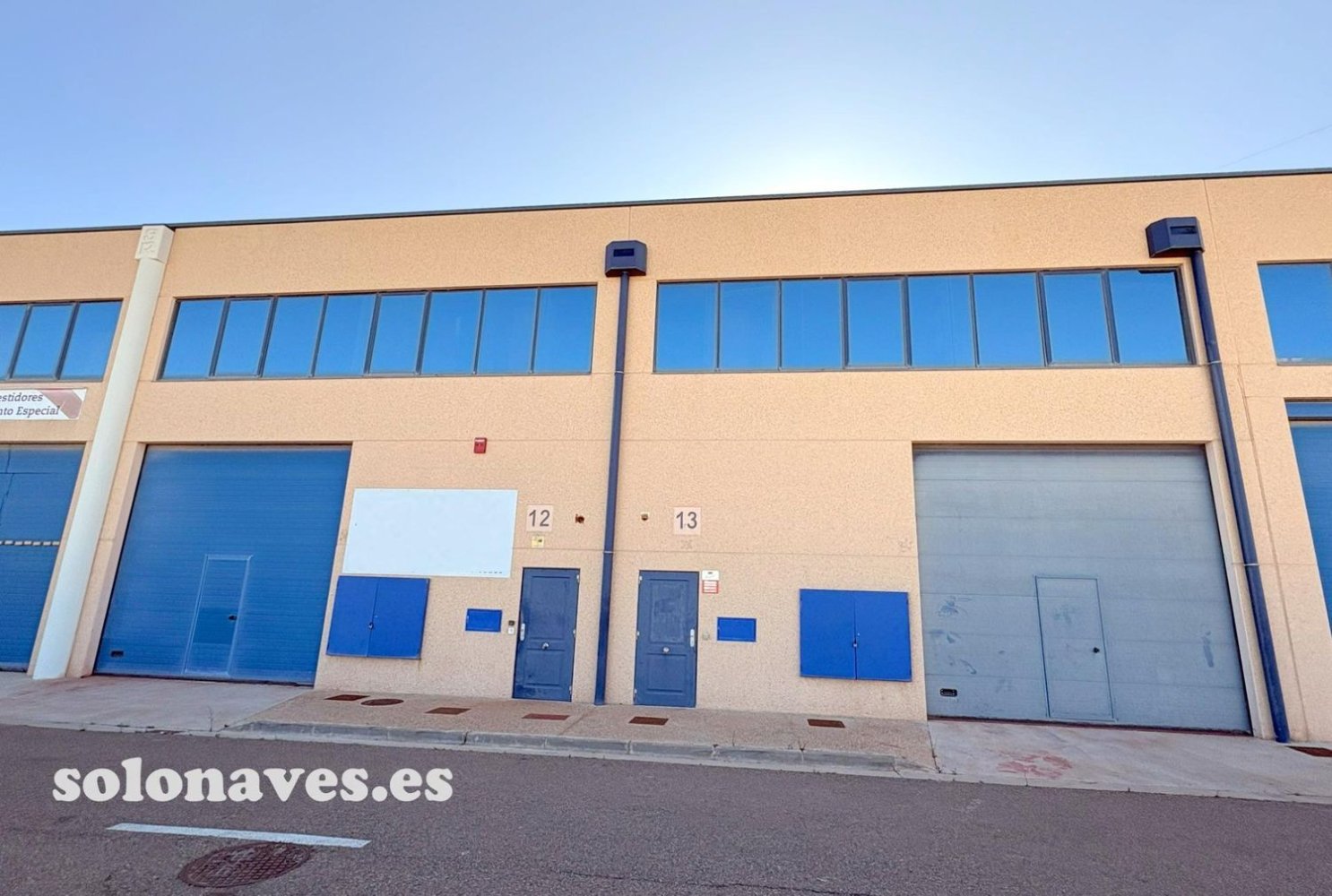 624m² Warehouse in Cuarte de Huerva, Spain No. 195872