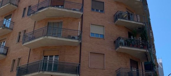 3 bedrooms Apartment in Turin, Italy No. 350019 2