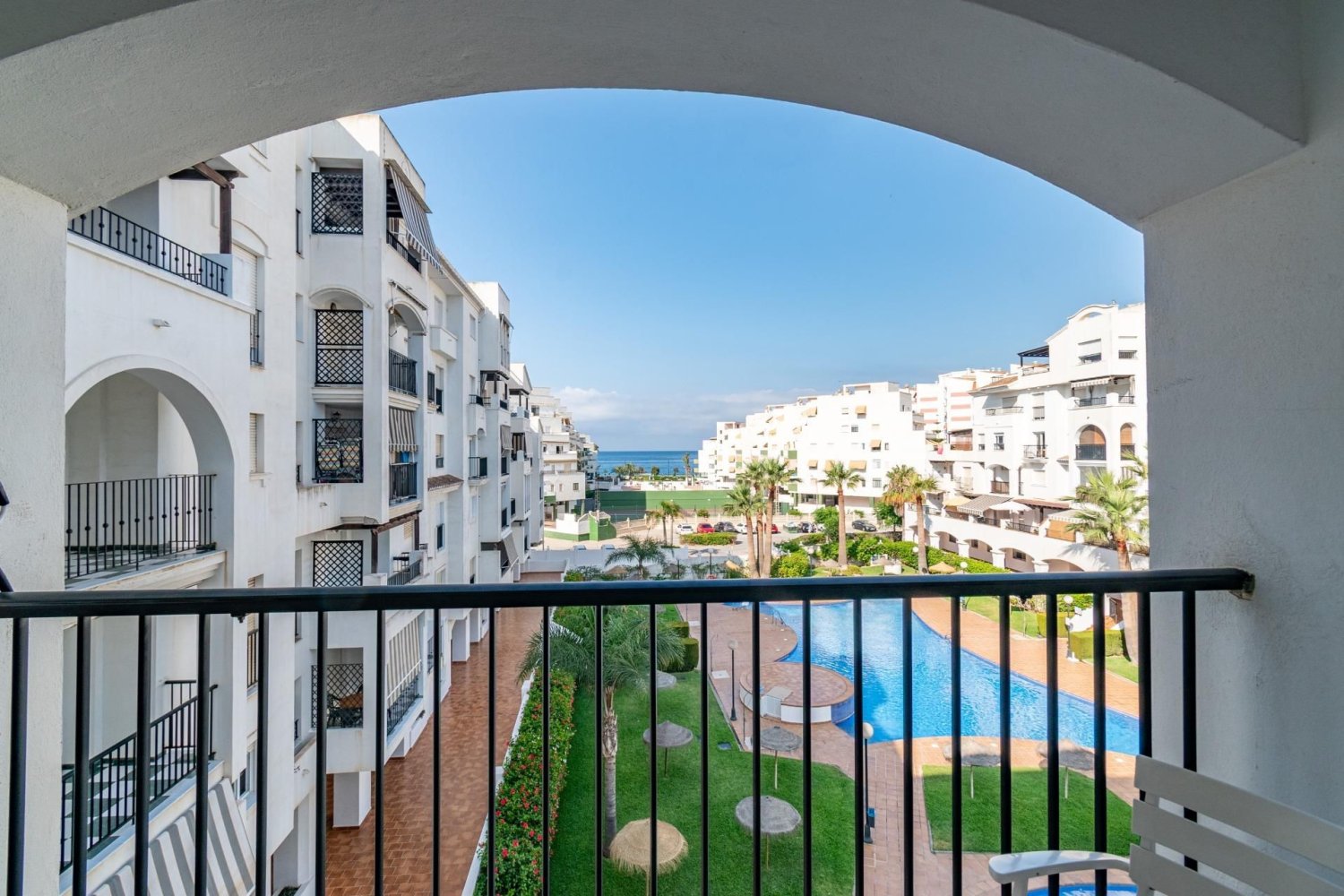 Apartamento de 3 dormitorios en Salobreña, Spain No. 203558