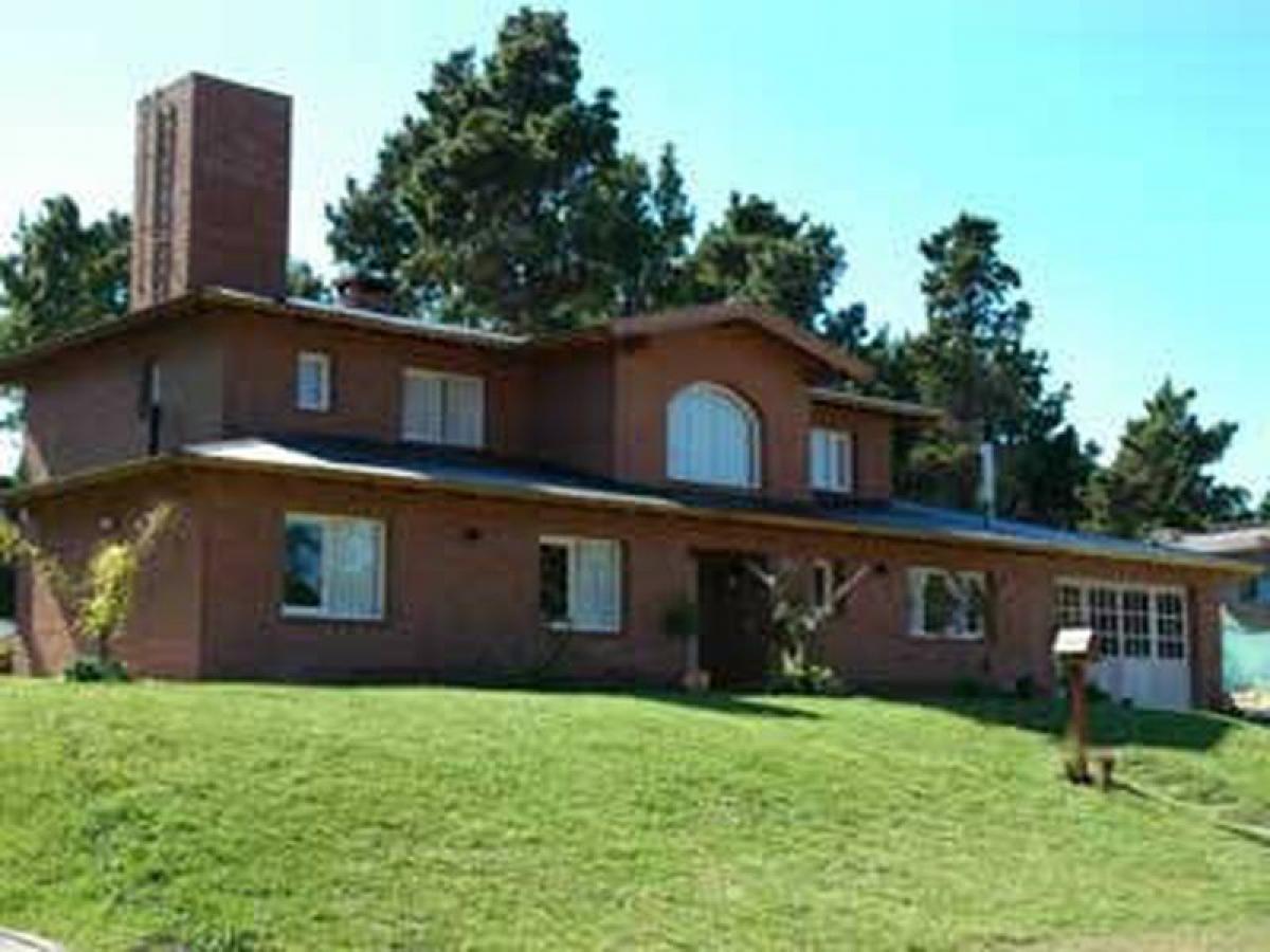 Дом с 5 спальнями в Мар-дель-Плата, Аргентина № 86377