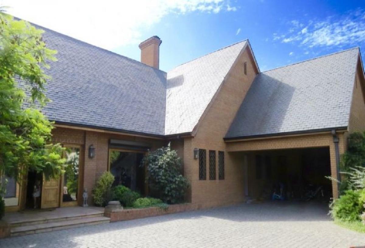 4 bedrooms House in Santiago, Chile No. 4816