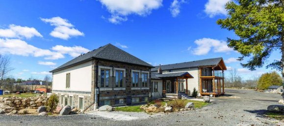 9 Schlafzimmer Haus in Milton, Canada, Nr. 892 3