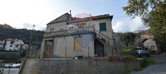 4 bedrooms House in Magliolo, Italy No. 36930 2