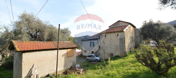 4 bedrooms House in Magliolo, Italy No. 36930 41