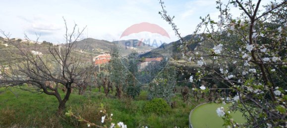 4 bedrooms House in Magliolo, Italy No. 36930 49