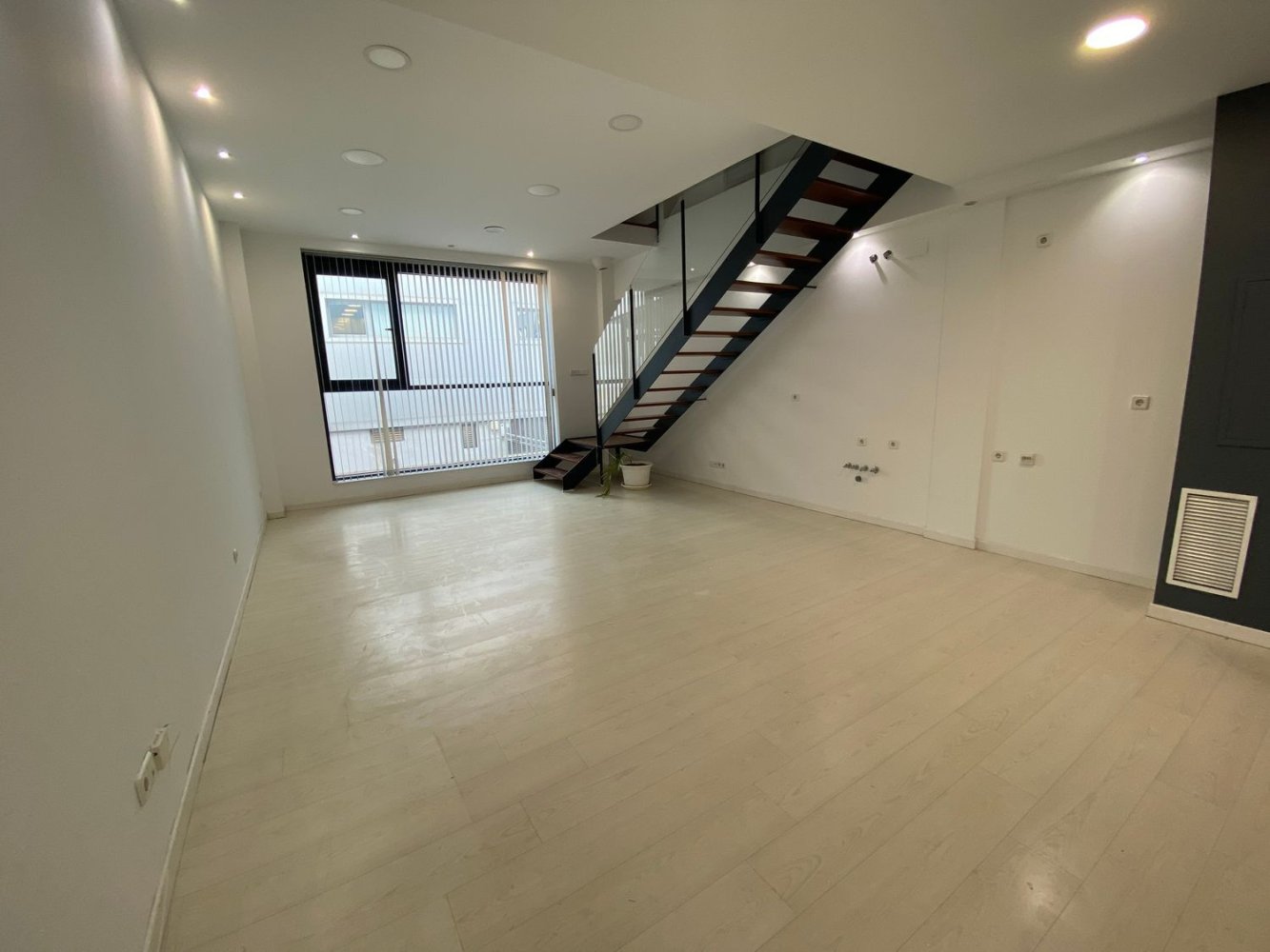  مكتب في Madrid, Spain 120متر مربع رقم 137375