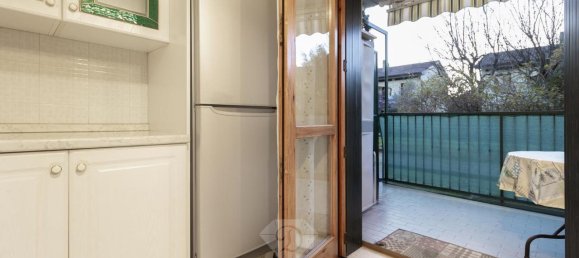 3-salle Appartement à Jerago con Orago, Italy No. 27038 12