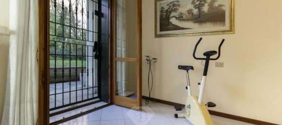 3-salle Appartement à Jerago con Orago, Italy No. 27038 22