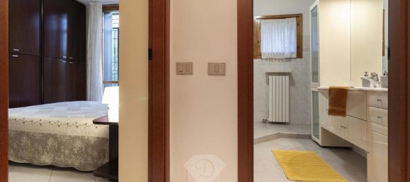3-salle Appartement à Jerago con Orago, Italy No. 27038 15
