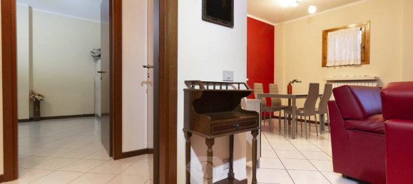 3-salle Appartement à Jerago con Orago, Italy No. 27038 13