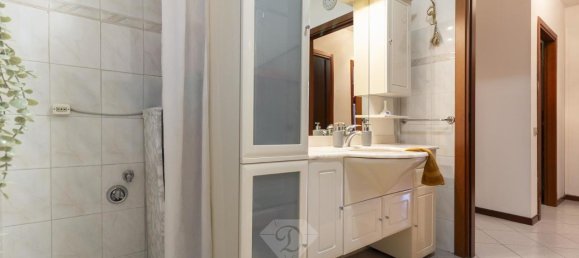 3-salle Appartement à Jerago con Orago, Italy No. 27038 20