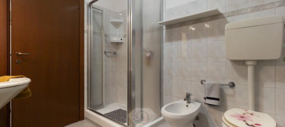 3-salle Appartement à Jerago con Orago, Italy No. 27038 23