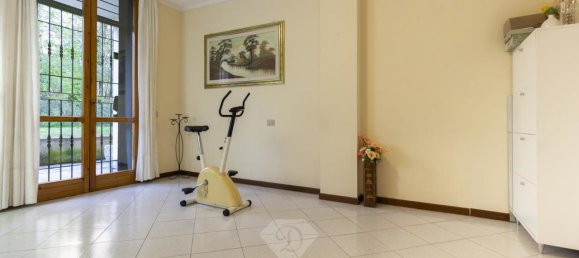 3-salle Appartement à Jerago con Orago, Italy No. 27038 24