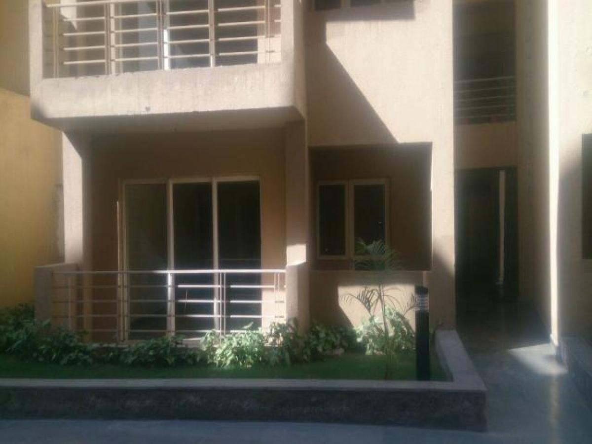 Casa de 4 dormitorios en Noida, India No. 25537