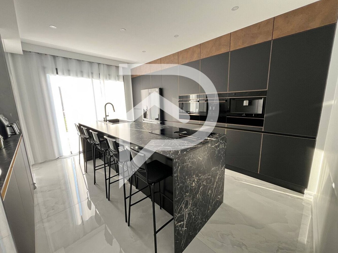 Casa de 5 dormitorios en Aulnay-sous-Bois, France No. 188085