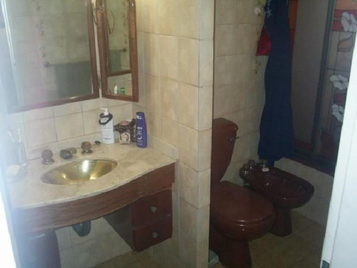 Casa de 4 dormitorios en Buenos Aires, Argentina No. 102371